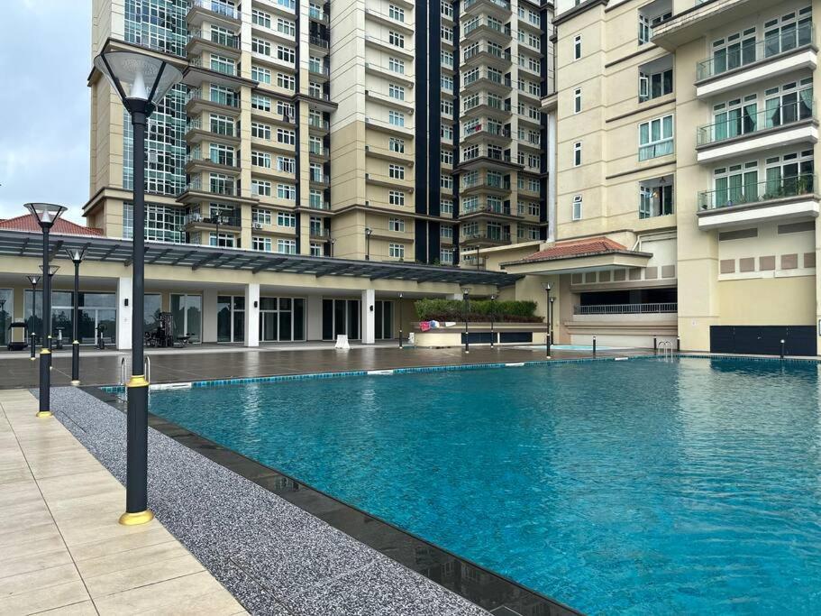 A.R Homestay Riverine Condominium Kuching Luaran gambar